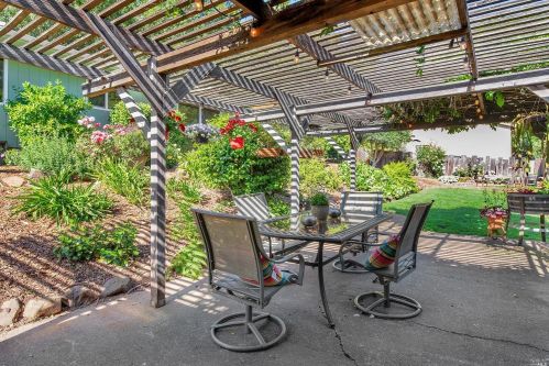 3802 Chanate Rd, Santa Rosa CA  95404-1840 exterior