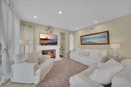 6561 Morningside Dr, Huntington Beach CA exterior