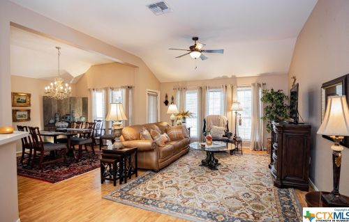 311 Macon Crk, Victoria, TX 77901-3645