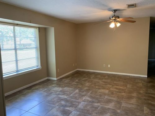 400 Mable St, Conroe TX  77301-3212 exterior