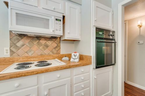 525 Salem Dr, Richardson TX  75080-3352 exterior