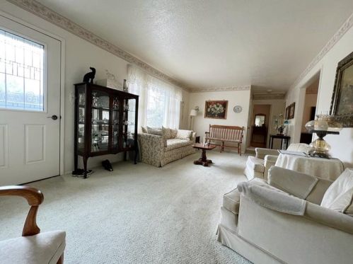 1004 Tidball Ave, Grove City, PA 16127-1454