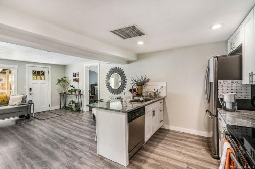 624 Stuart St, Denver CO 80204-2937 exterior