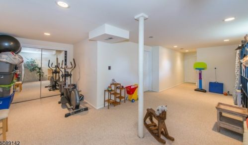 23 Edgefield Dr, Greystone Park NJ  07950-1967 exterior