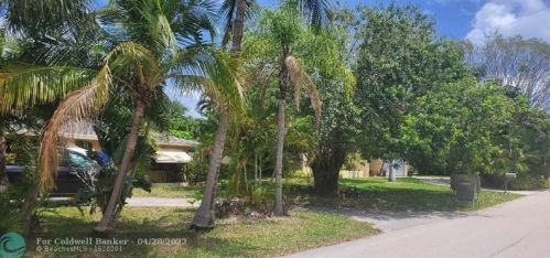 715 Mission Hill Rd, Boynton Beach, FL 33435-8546