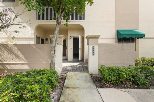 6486 Via Regina, Boca Raton, FL 33433-3906