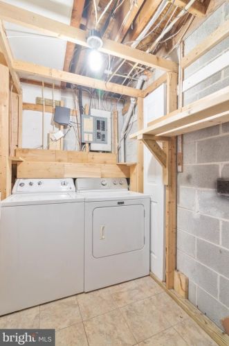 2943 Wetherburn Ct, Woodbridge VA  22191-4631 exterior