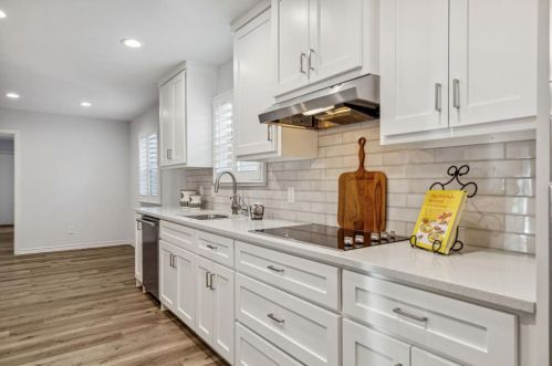 1133 Melrose Dr, Richardson TX  75080-3936 exterior