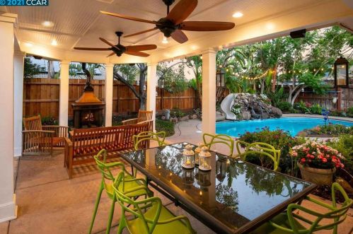 50 Essex Ct, Oakley, CA 94561-6308