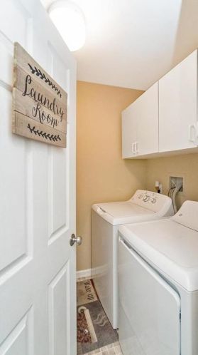 8041 Cross Creek Cir, Breinigsville PA  18031-1327 exterior