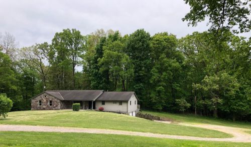 2150 Plezza Dr, Zanesville, OH 43701-3903