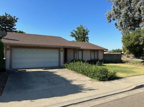 320 Keene Ct, Turlock, CA 95382-1774