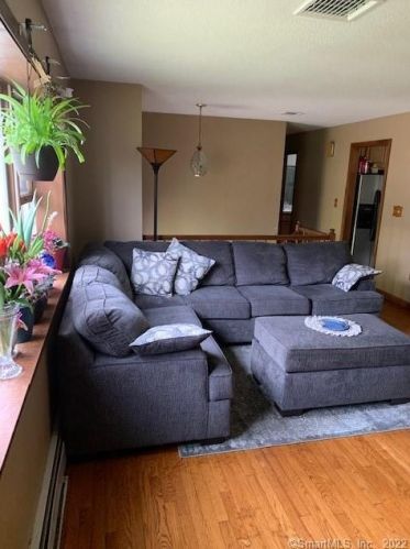 15 Lena Dr, Uncasville CT  06382-1405 exterior