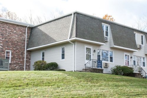 39 Whittlesey Dr, Bethel CT  06801-1548 exterior