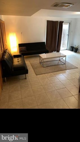 14463 Village Dr, Woodbridge VA  22191-2717 exterior