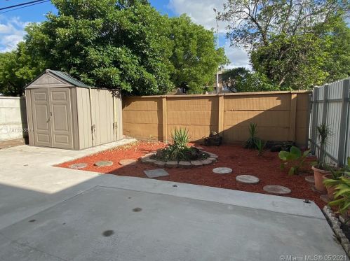 2730 60th Pl, Hialeah FL  33016-5968 exterior