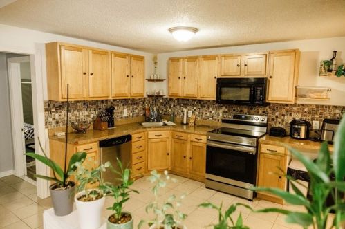 12 Haslam St, North Providence RI  02904-3218 exterior