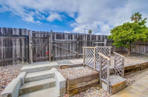 3707 Balboa Dr, Oceanside CA  92056-3947 exterior