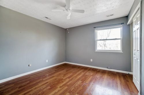 19 Plymouth Ln, Covington KY 41018-2757 exterior