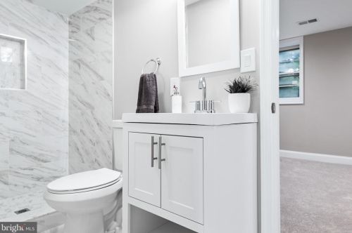 3010 Rosemary Ln, Falls Church VA  22042-1840 exterior