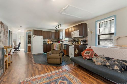 68 Tier St, Bronx, NY 10464-1342