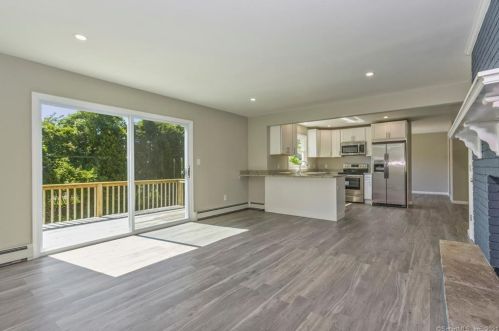 3 Marlin Dr, Waterford CT  06385-2605 exterior