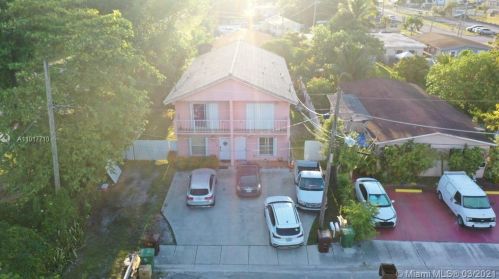 2122 4th Ct, Hialeah, FL 33010-1424