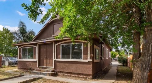 311 Pine St, Lodi, CA 95240-2937