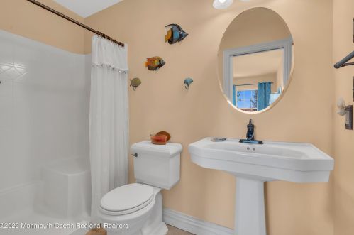 50 Ocean Ave, Monmouth Hills NJ  07732-1410 exterior