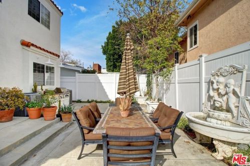 5100 Noble Ave, Van Nuys CA 91402-4509 exterior