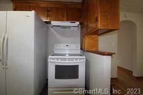 144 Maple St, Manchester CT  06040-6106 exterior