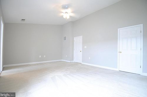 209 Hawks View Sq, Leesburg VA  20175-4103 exterior