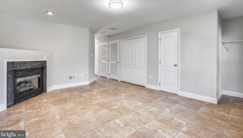 2010 Capstone Cir, Herndon VA  20170-4097 exterior