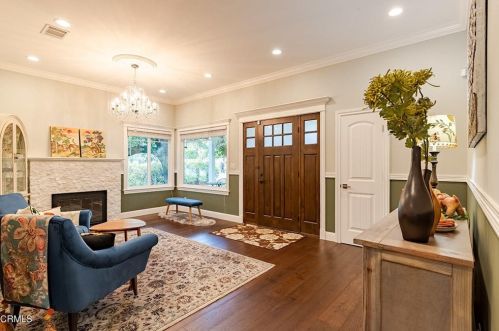 2244 Cross St, La Canada, CA 91011-1406