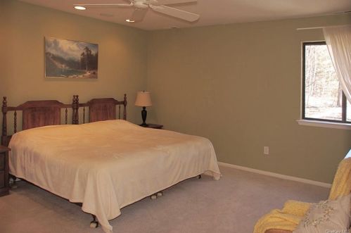 24 Rockhagen Rd, Thornwood NY  10594-2127 exterior