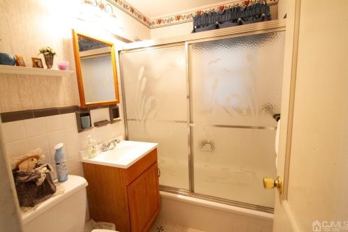 338 Dekalb Ave, Woodbridge NJ  07095-1838 exterior