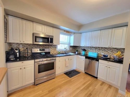 10 Lincoln Dr, Washingtonville NY  10992-1229 exterior