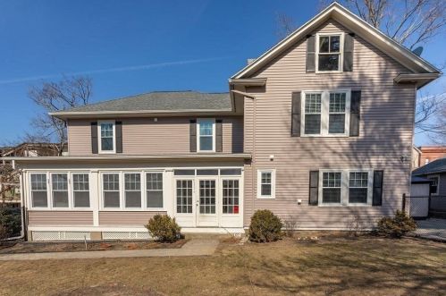 31 Hopedale St, Hopedale, MA 01747-1720