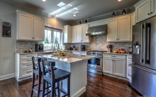 37 Mill Rd, North Branford CT  06471-1019 exterior