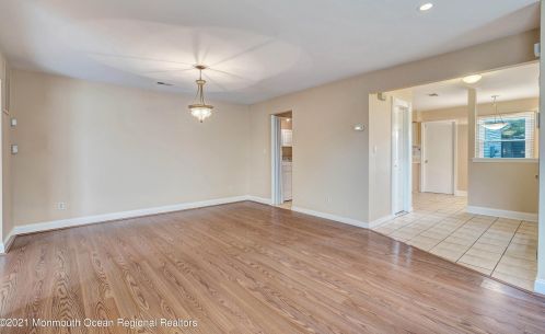 13 Jennings Ct, East Freehold NJ  07728-4320 exterior