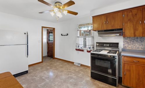 13505 7 Mile Rd, Caledonia, WI 53108-9510