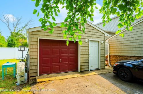 451 Middle Rd, Hazlet NJ  07730-2483 exterior