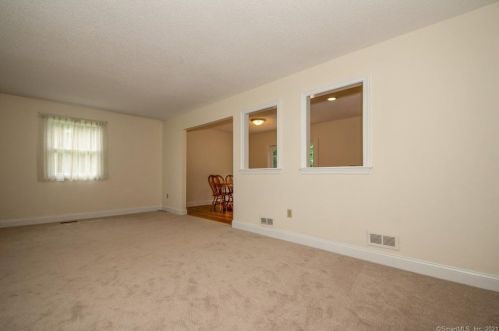 11 High Mdw Rd, Huntington CT 06484-3475 exterior