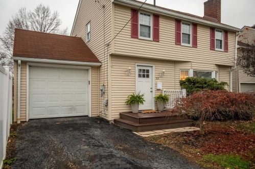 921 Bechtol Ave, Hermitage, PA 16146-3580