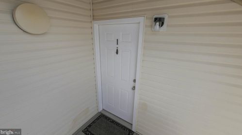 6 Adams Ave, Atlantic City, NJ 08402-2319