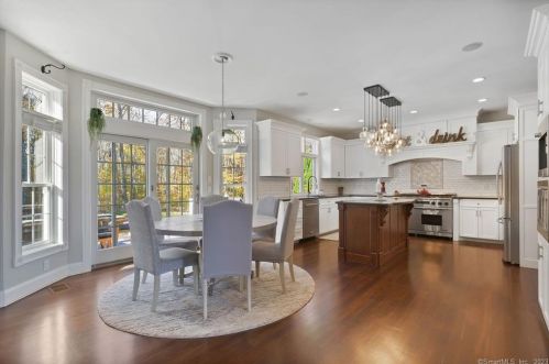 42 Vintage Ln, Wapping CT  06074-1616 exterior