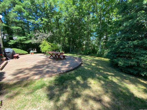 18 Stonehurst Ln, Huntington Station NY  11746-7932 exterior