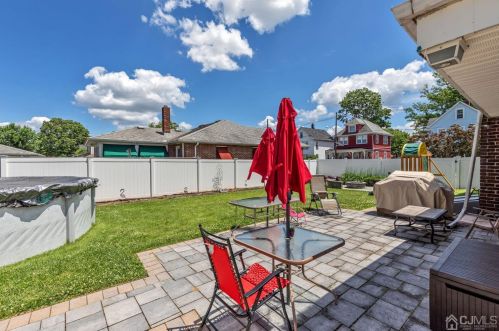 180 Grenville St, Woodbridge NJ  07095-1834 exterior