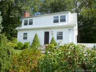 94 Forest St, Union City, CT 06770-3438