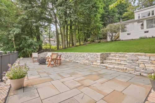 93 Boulevard Dr, Danbury CT  06810-7254 exterior